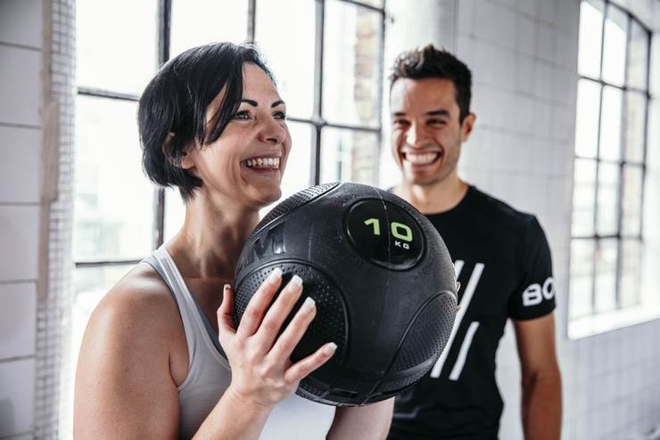 Fitness Space franchise - smiling client and trainer